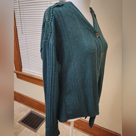 Like New! Maurices Long Sleeve Button Down Tie Front Green Top~ XS~ - Picture 8 of 11